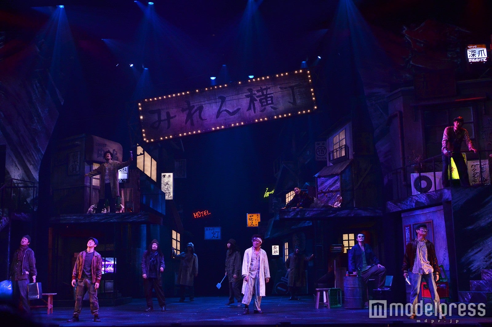 フォトコールの様子（C）モデルプレス