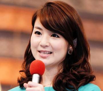 「さすがセレブ感」ロンドン在住元テレ東アナ 胸元ざっくり＆肩ヒモ見せで観戦、3児ママ美貌が衝撃「びっくりするほど綺麗で美しい」秋元玲奈に反響