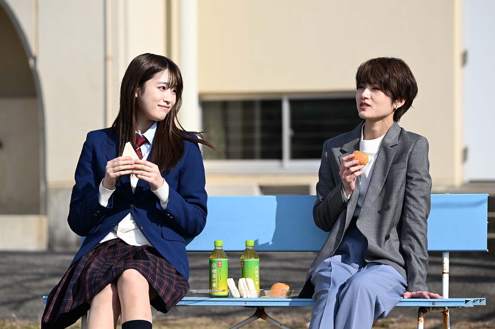 高橋ひかる、若月佑美「リビングの松永さん」第11話より（C）カンテレ