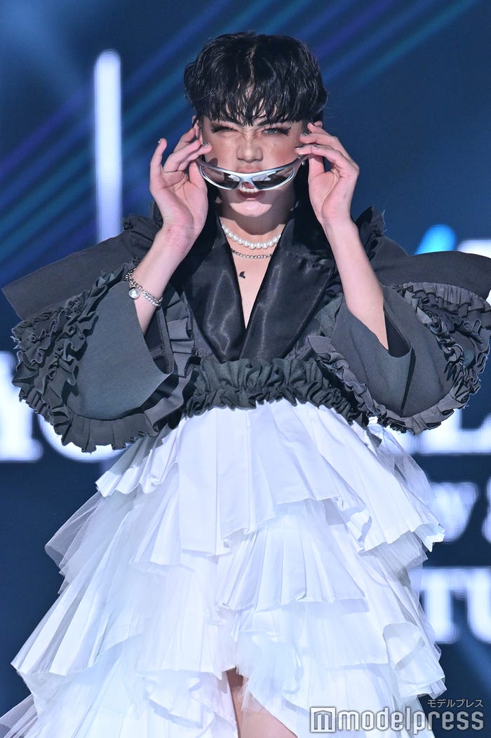 挑発的な表情管理で圧倒する伯井太陽(C)モデルプレス