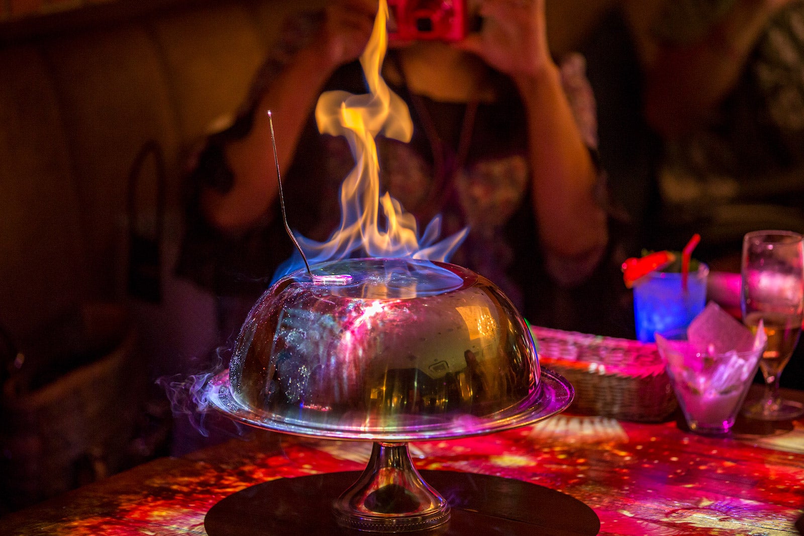 スペシャルピザの演出／画像提供：三信商事株式会社