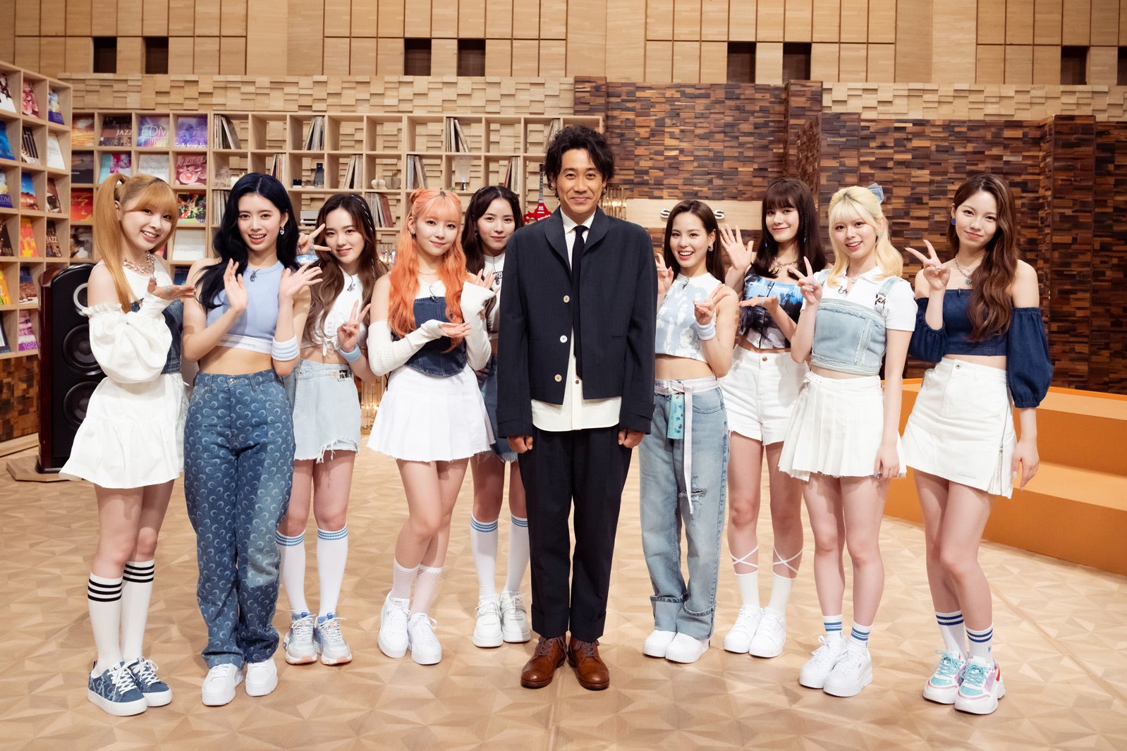 NiziU、大泉洋（C）NHK