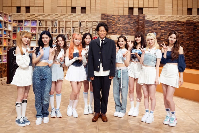 NiziU、大泉洋(C)NHK