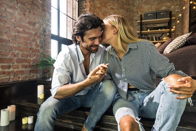 耳舐め が好きな男は多い 彼女からされたい理想のシチュ 3選 モデルプレス