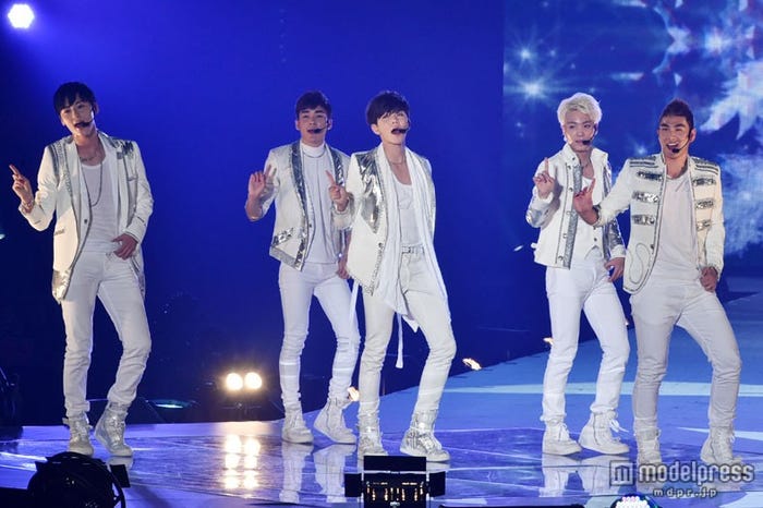 NU’EST(左から)ミンヒョン、アロン、レン、JR、ベクホ