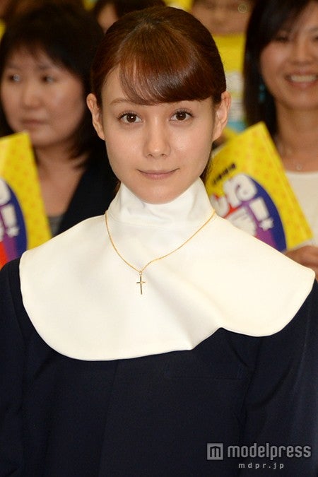 トリンドル玲奈、“お気に入り”の制服姿披露「可愛くて素敵」