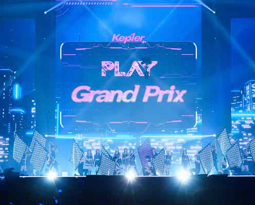 Kep1er、バイク跨り・“敵”との格闘アクション…妖艶な目つき光る迫力パフォーマンスに視線集中<2023 MAMA AWARDS DAY1>