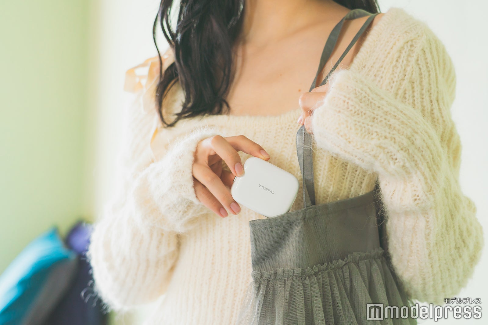 持ち運びに便利（C）モデルプレス