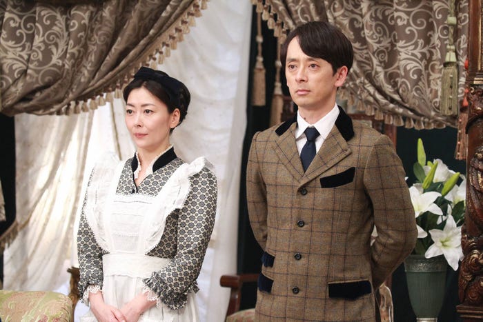 中山美穂、滝藤賢一/「貴族探偵」第6話より(画像提供:フジテレビ)