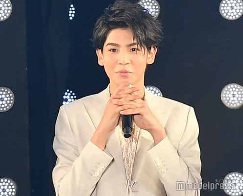 Snow Manラウール、黒髪で「TGC」登場 華麗なダンス&長い脚を惜しみなく披露<TGC2020 S/S>