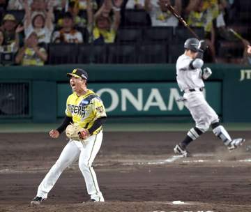 阪神・村上 自身初1-0完封勝利「あと1球」コールに「おかげで投げ切れた」感謝の8勝目