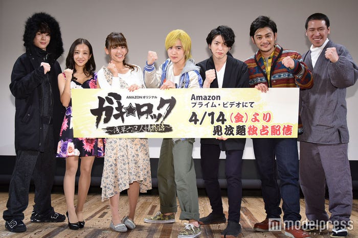 (左から)柾木玲弥、板野友美、久松郁実、上遠野太洸、前田公輝、川村陽介、中村僚志(C)モデルプレス