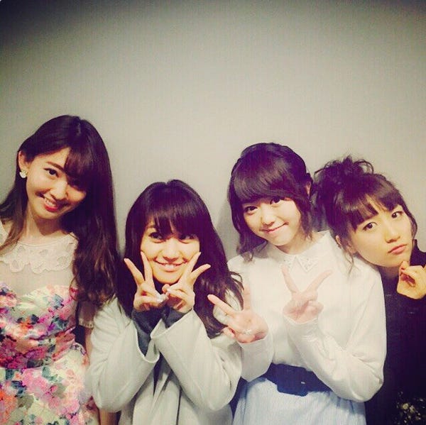 左から:小嶋陽菜、大島優子、峯岸みなみ、高橋みなみ/大島優子Instagramより