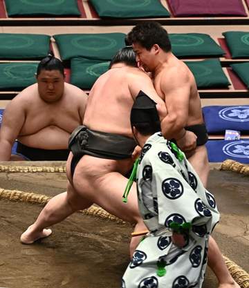 イケメンで話題の大森“史上最強の新弟子”旭富士に完敗、プロ初黒星に「強かった。でも楽しかった」旭富士はデビュー20連勝