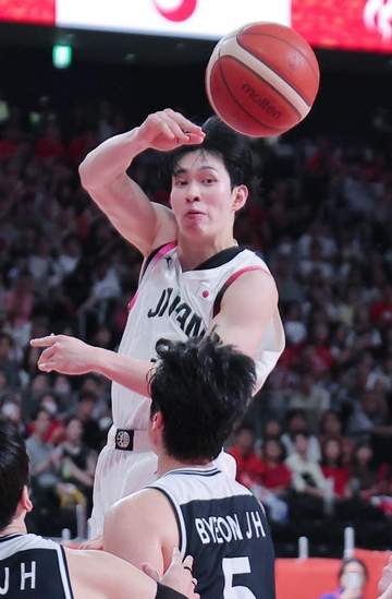 バスケ男子 日本ぼう然・・・韓国と激闘も敗れ史上初の金メダル逃す 序盤リードもNBA挑戦イ・ヒョンジュン止めきれず逆転負け 64年ぶり銀メダル