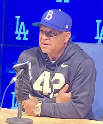 ロバーツ監督 大谷翔平に先発専念を伝えたら？目を見開き驚きの表情 本人のモノマネ繰り出し会見場が爆笑「彼に伝えたらすぐ理解してくれた」次回は二刀流出場の方針