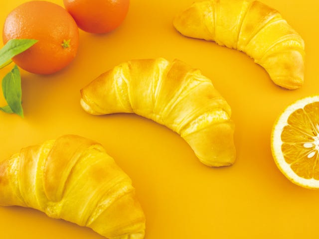 阪急電車の駅ナカパン店「フレッズカフェベーカリー」の初夏限定“柑橘フェア”に、甘酸っぱい新作パンが集結！