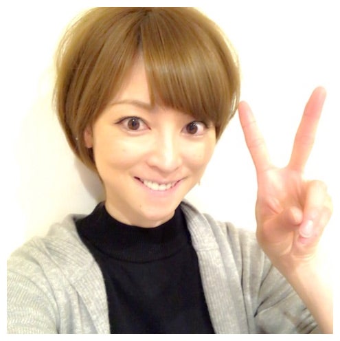 吉澤ひとみ、約10年ぶりばっさりショートでイメチェン「やっぱり似合う」と反響