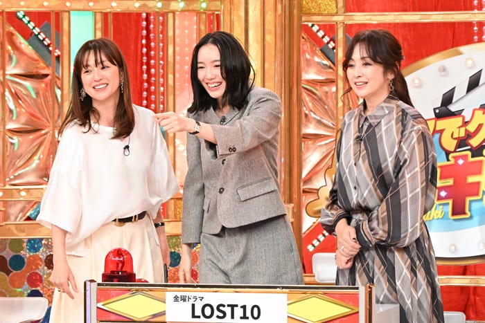 中村アン、飯豊まりえ、斉藤由貴(C)TBS