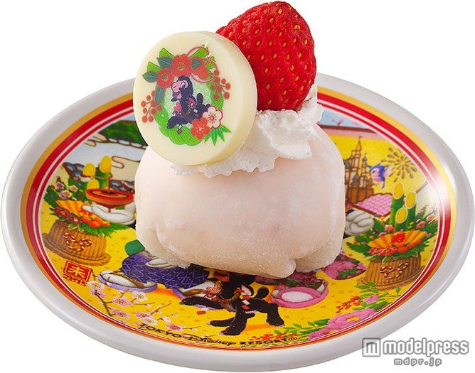 ストロベリークリームまんじゅう、スーベニアプレート付き￥720 （C）Disney 