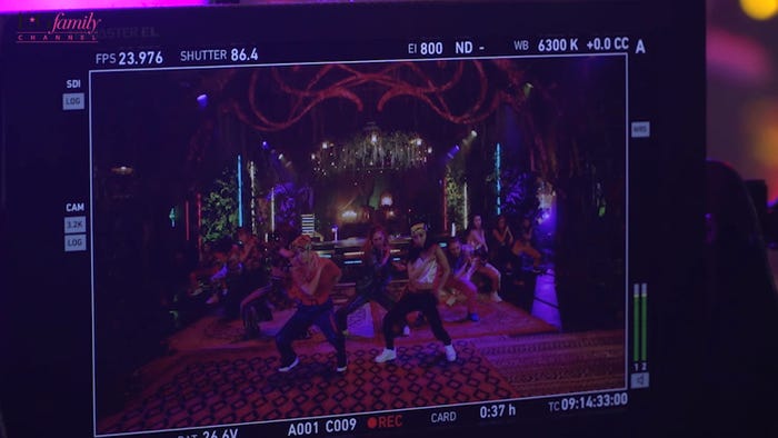 E.G.familyチャンネル「武部柚那が超大物にライブツアー出演オファー!?」より(画像提供:LDH)