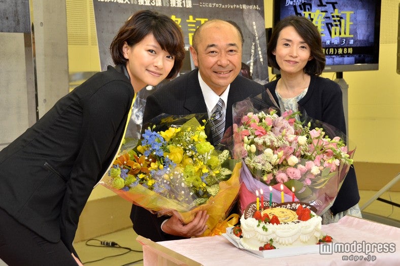 左から：榮倉奈々、高橋克実、中嶋朋子