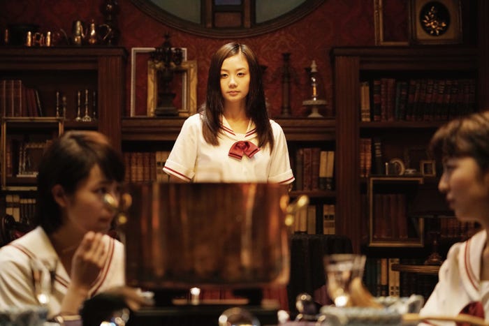 清水富美加(C)2017「暗黒女子」製作委員会(C)秋吉理香子/双葉社