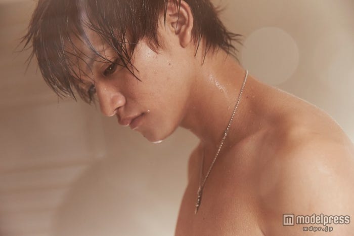 藤田富/『10+6(トム)』より(画像提供:宝島社)