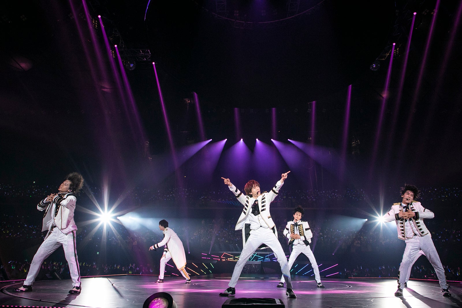 超特急／撮影：米山三郎、冨田望、西村廣起、山下陽子 ※独占ショット