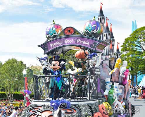 東京ディズニーランド、ハロウィーン新パレード初お披露目 ミッキーたちの早着替えに歓声<スプーキー“Boo!”パレード>