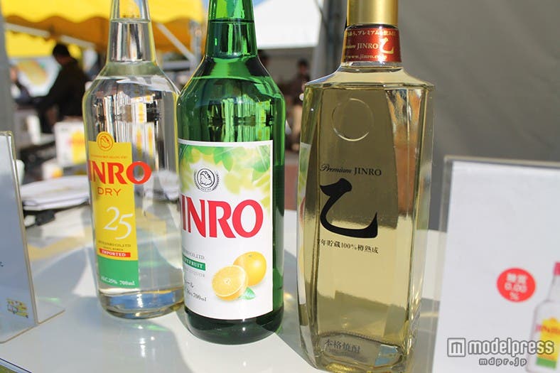 今回試飲対象品となった(左から)「JINRO DRY」「JINRO GRAPEFRUIT」「Premium JINRO 乙」