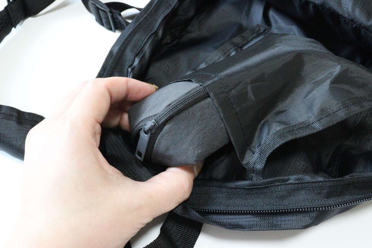 ダイソー コンパクト折りたたみリュック ダイソーのコンパクト折りたたみリュックのメイン収納