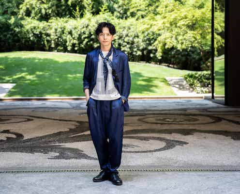 生田斗真、ミラコレ「ジョルジオ・アルマーニ」コレクション来場 各国のセレブリティと挨拶も