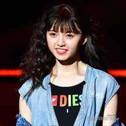 モデルプレス - 乃木坂46齋藤飛鳥、雰囲気ガラリ 強めカーリーヘアでカジュアルに<sweet collection 2019>