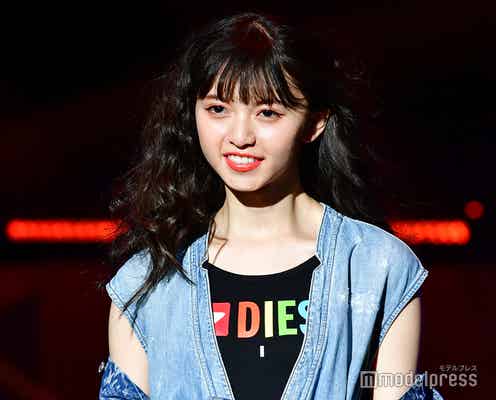 乃木坂46齋藤飛鳥、雰囲気ガラリ 強めカーリーヘアでカジュアルに<sweet collection 2019>