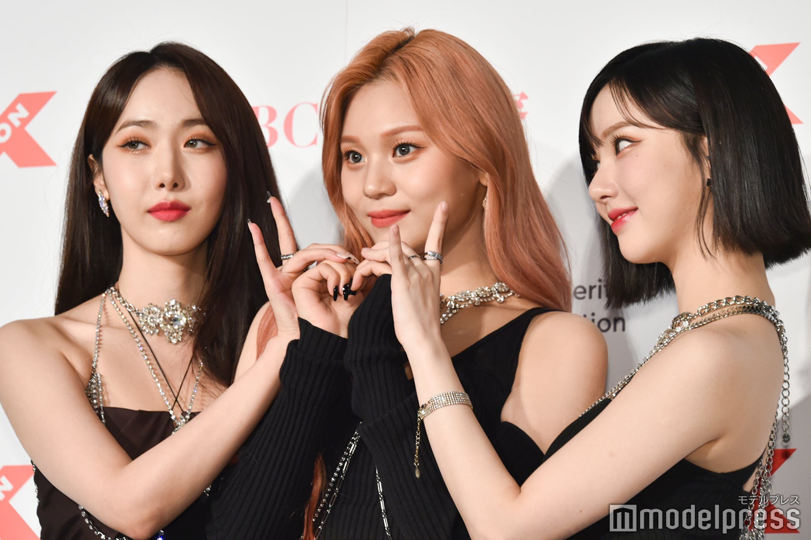 VIVIZ／シンビ、オムジ、ウナ （C）モデルプレス