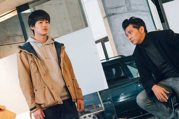 野村周平、村上淳/「電影少女」第8話より(C)「電影少女2018」製作委員会