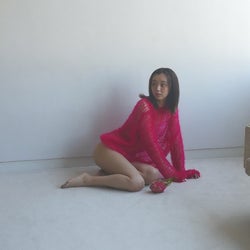 美ヒップ大胆披露の江野沢愛美、“ちょっぴりえっち”な撮影は「恥ずかしくない」 SEXYショットの裏側語る