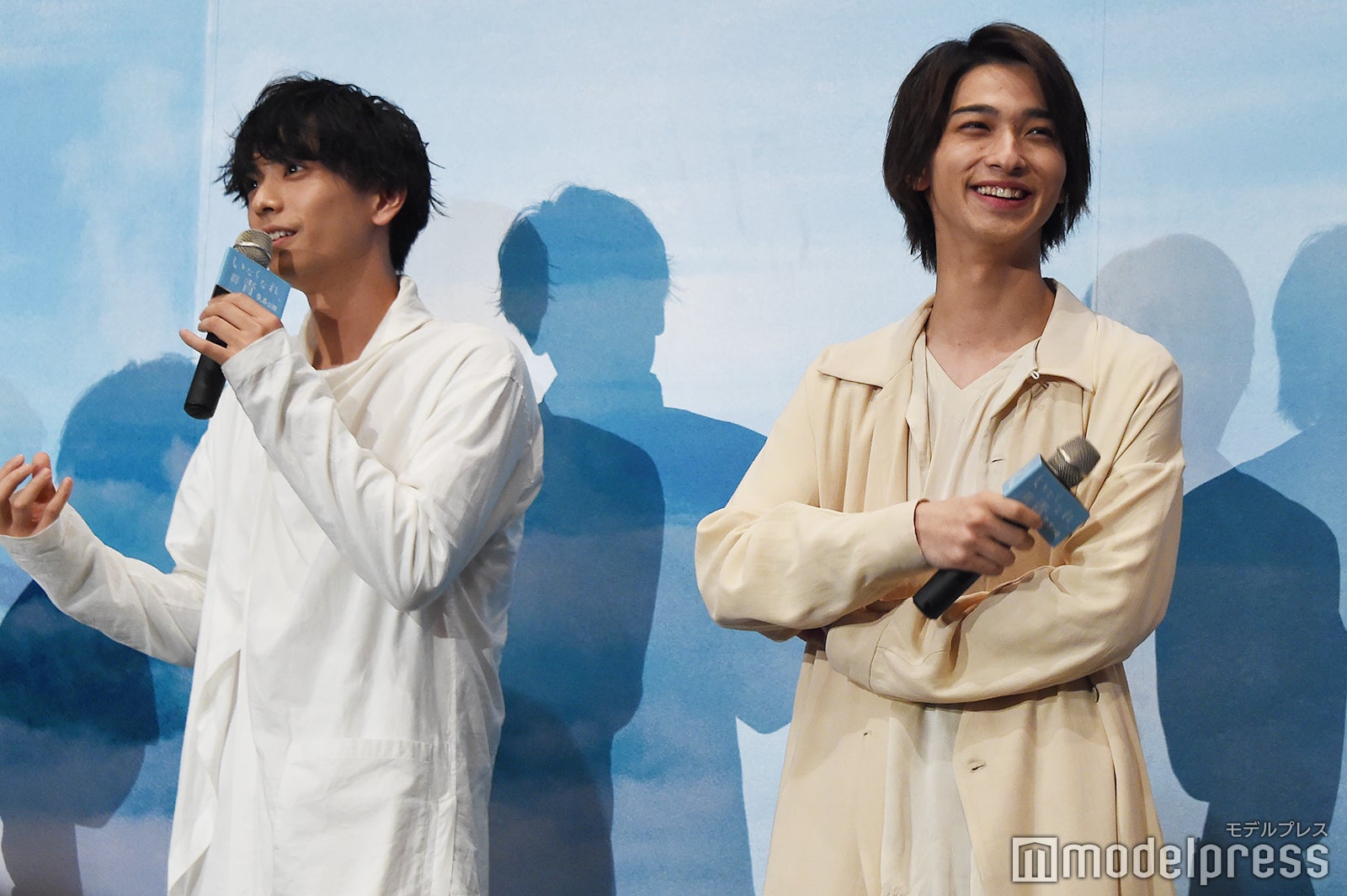 黒羽麻璃央の饒舌ぶりに笑みがこぼれる横浜流星 （C）モデルプレス