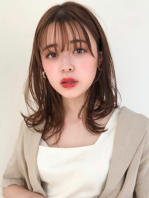 旬のウルフカットはセミロングが大人っぽい 21年も人気スタイルでお洒落に モデルプレス 旬のウルフカットはセミロングが大人っぽい 21年も人気スタイルでお洒落に モデルプレス