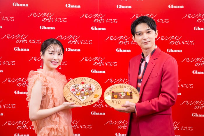 浜辺美波、吉沢亮/メイキング(提供写真)