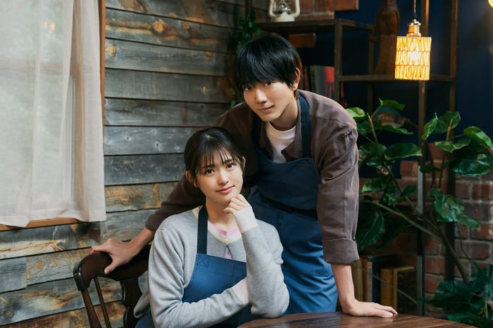 松村沙友理、駒木根葵汰(C)「やぶさかではございません」製作委員会