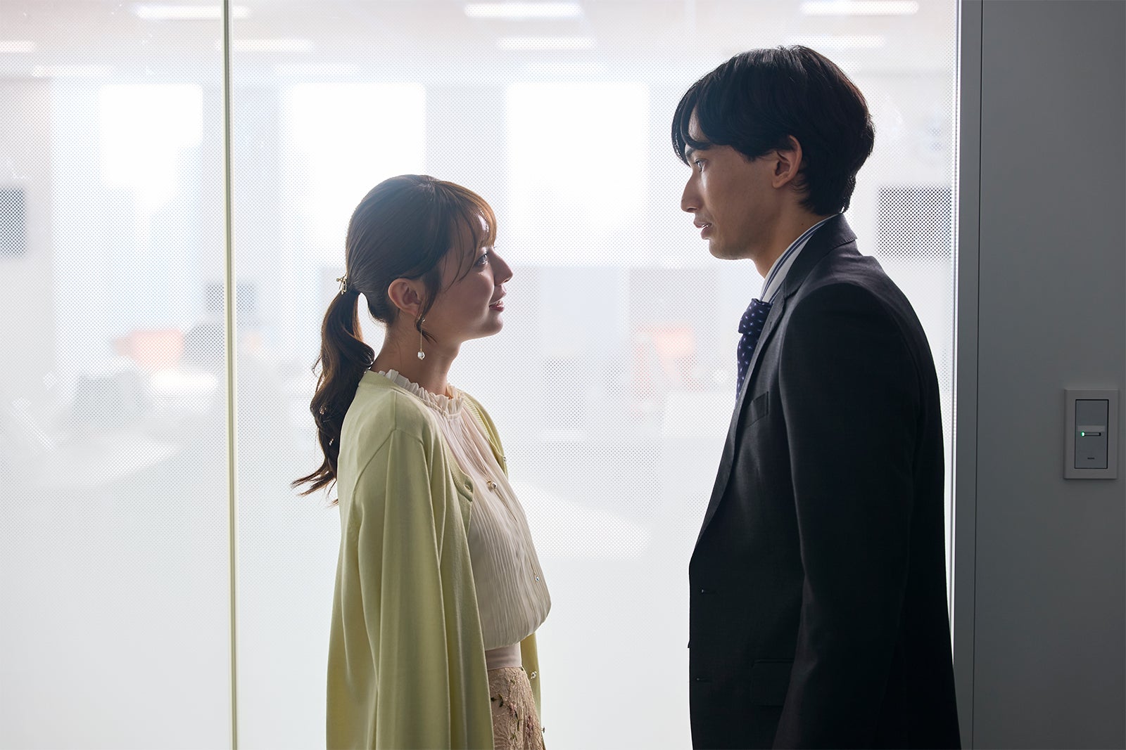 川津明日香、比嘉秀海「離婚後夜」第9話（C）ABC