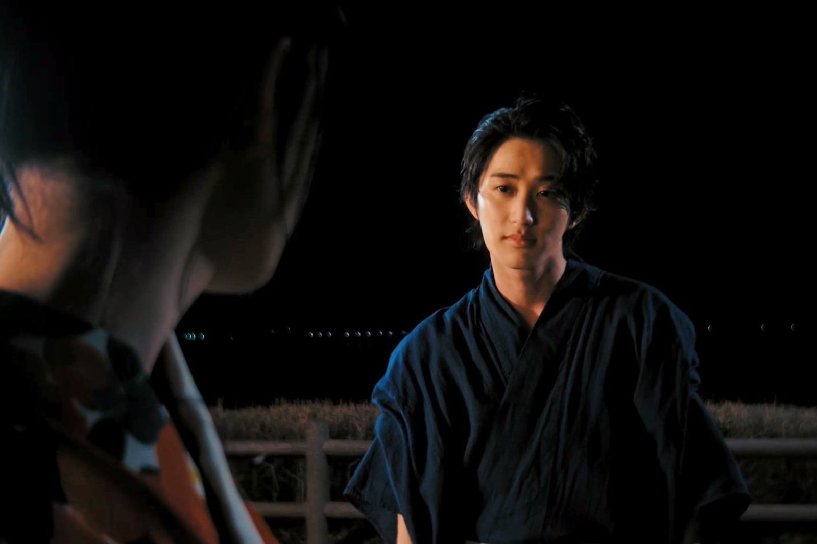 高石あかり、橋本涼（C）sora・白泉社（C）「墜落JKと廃人教師」製作委員会・MBS