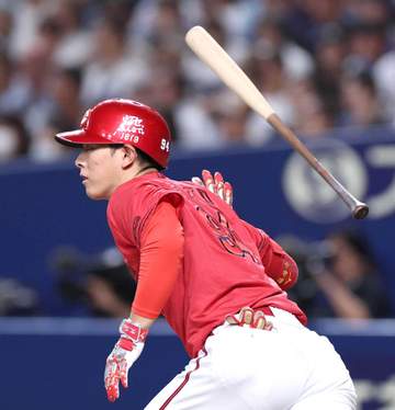 広島・佐藤啓 意地の高橋宏斗撃ち 中京大中京時代の1学年後輩、3度目対決で中前初安打「真っすぐに振り負けないように」