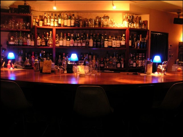 バーカウンター／「The Bar CASABLANCA」オフィシャルサイトより