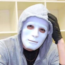 Youtuber ラファエル 絶世の美女 の一般女性と結婚 婚約指輪の値段も告白 モデルプレス
