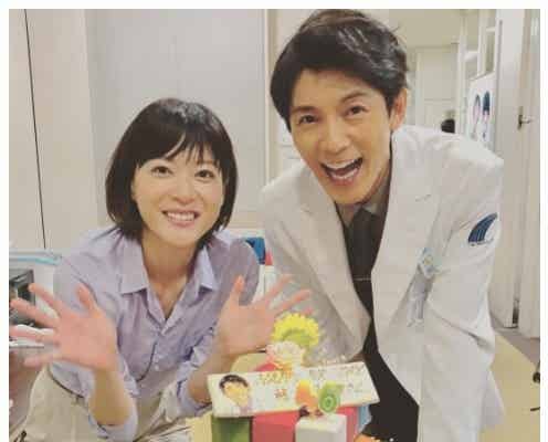 上野樹里、藤木直人の誕生日を祝福 山崎賢人主演「グッド・ドクター」現場で
