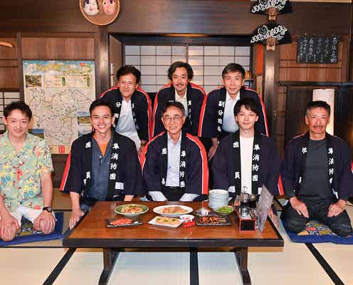 中村倫也主演「ハヤブサ消防団」撮影現場を池井戸潤が訪問「なんなの、この面白い現場は!」