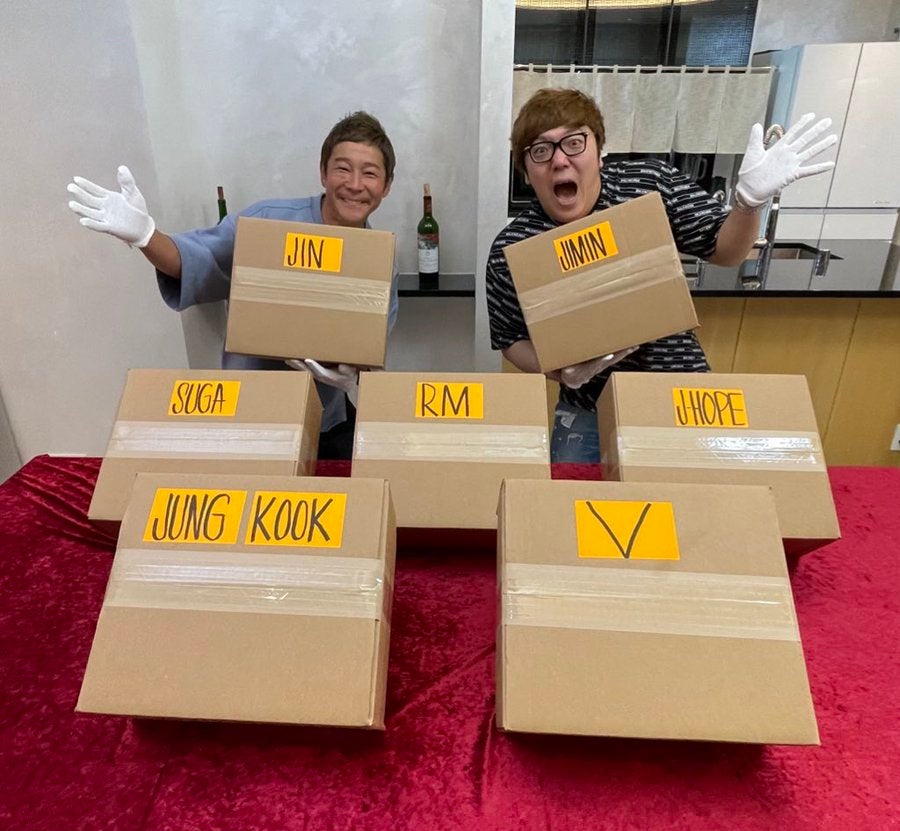 HIKAKIN＆前澤友作氏、“約2000万”で落札したBTS着用衣装の到着を報告